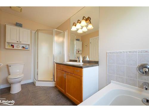 1 Kirbys Way, Huntsville, ON - Indoor Photo Showing Bathroom