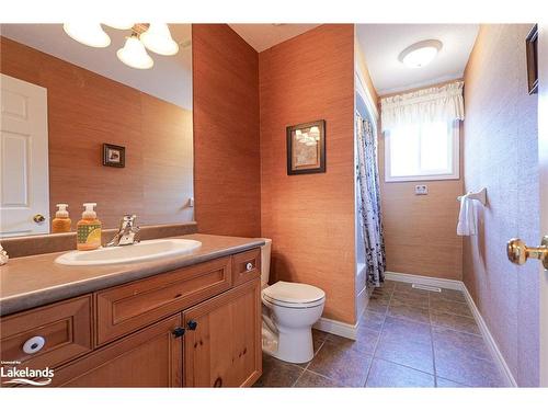 1 Kirbys Way, Huntsville, ON - Indoor Photo Showing Bathroom