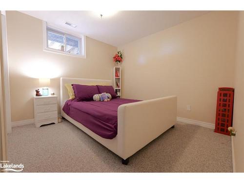 1 Kirbys Way, Huntsville, ON - Indoor Photo Showing Bedroom