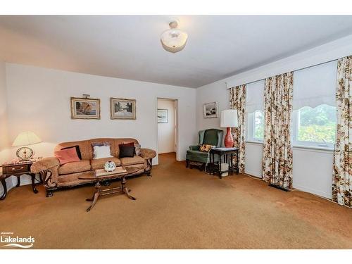 104 Ann Street, Bracebridge, ON - Indoor Photo Showing Living Room