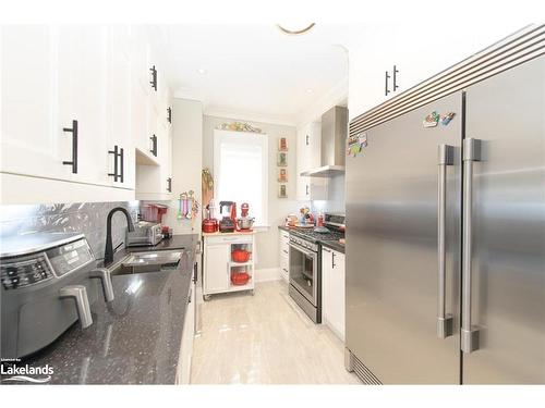 2292 Shore Lane, Wasaga Beach, ON - Indoor Photo Showing Kitchen With Double Sink With Upgraded Kitchen