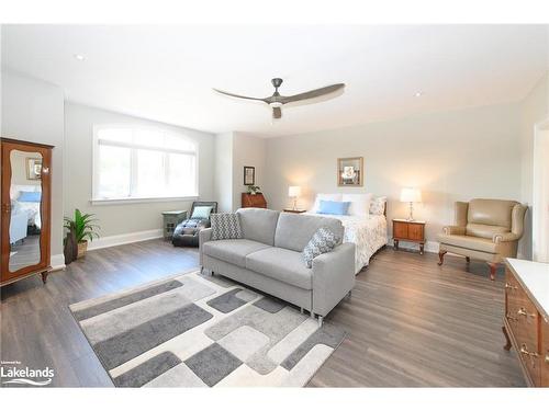 2292 Shore Lane, Wasaga Beach, ON - Indoor Photo Showing Living Room