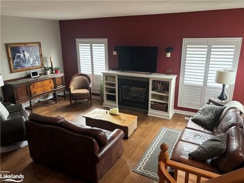 10 Patton Street, Collingwood, ON - Indoor Photo Showing Living Room With Fireplace