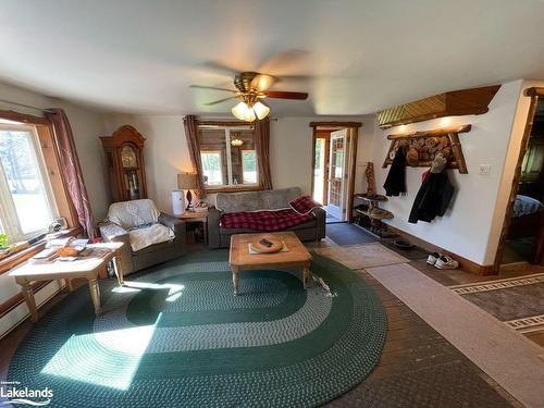 91 King Road, Tay, ON - Indoor Photo Showing Living Room