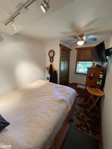 91 King Road, Tay, ON - Indoor Photo Showing Bedroom