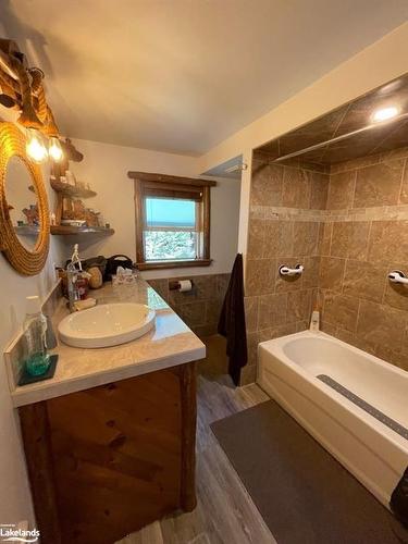 91 King Road, Tay, ON - Indoor Photo Showing Bathroom