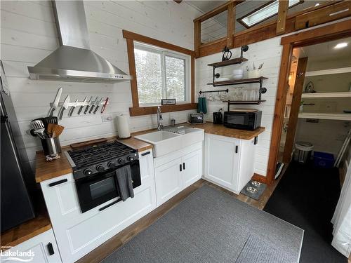 91 King Road, Tay, ON - Indoor Photo Showing Kitchen