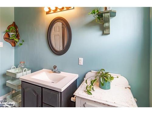 230 Yonge Street, Burk'S Falls, ON - Indoor Photo Showing Bathroom