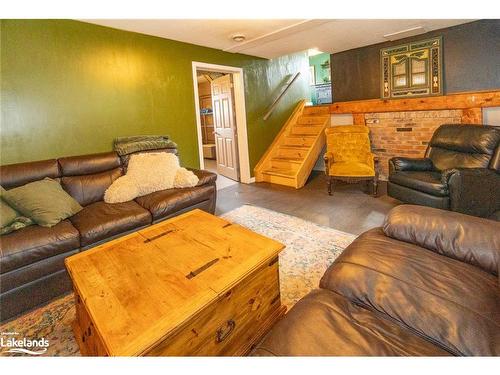 230 Yonge Street, Burk'S Falls, ON - Indoor Photo Showing Living Room