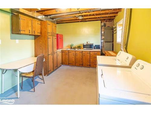 230 Yonge Street, Burk'S Falls, ON - Indoor Photo Showing Laundry Room