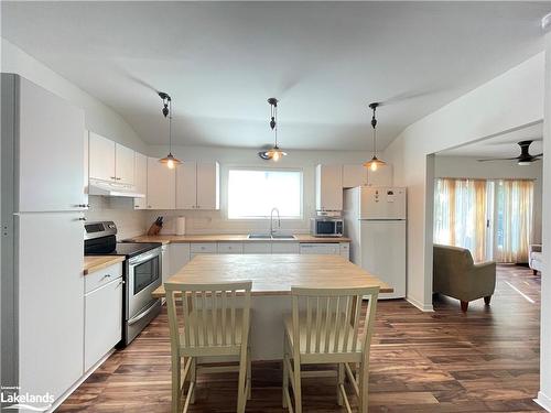 828473 40 Grey Road, The Blue Mountains, ON - Indoor Photo Showing Kitchen With Double Sink