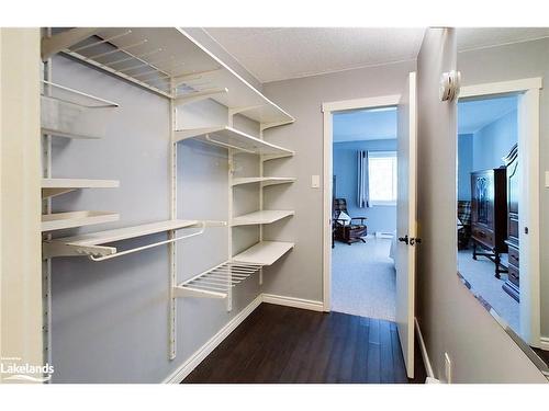 26-17 Dawson Drive, Collingwood, ON - Indoor With Storage