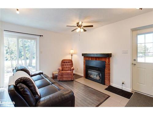 26-17 Dawson Drive, Collingwood, ON - Indoor Photo Showing Living Room With Fireplace