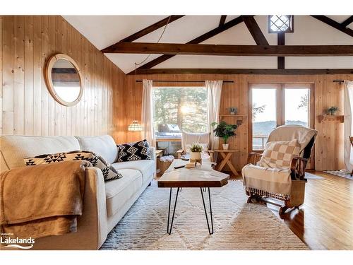 1027 North Pine Drive, Dorset, ON - Indoor Photo Showing Living Room