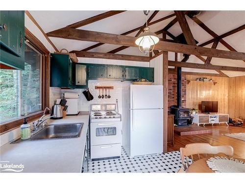 1027 North Pine Drive, Dorset, ON - Indoor Photo Showing Kitchen