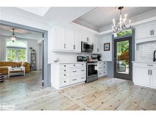 2 Erie Street, Collingwood, ON - Indoor Photo Showing Kitchen