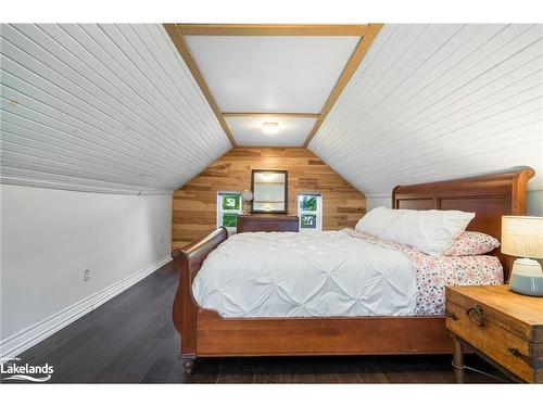 2 Erie Street, Collingwood, ON - Indoor Photo Showing Bedroom