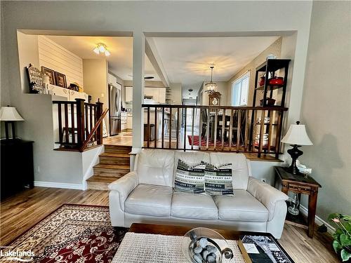 615 Tenth Street, Collingwood, ON - Indoor Photo Showing Living Room