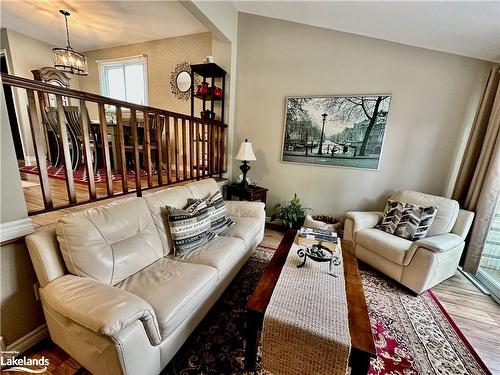 615 Tenth Street, Collingwood, ON - Indoor Photo Showing Living Room