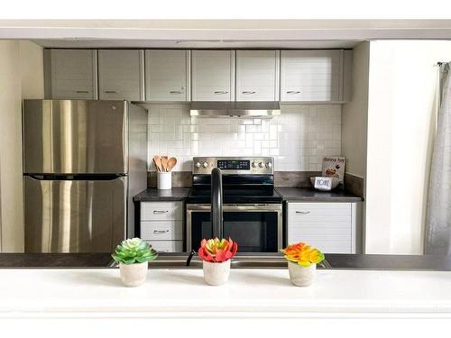 218-169 Jozo Weider Boulevard, The Blue Mountains, ON - Indoor Photo Showing Kitchen With Upgraded Kitchen