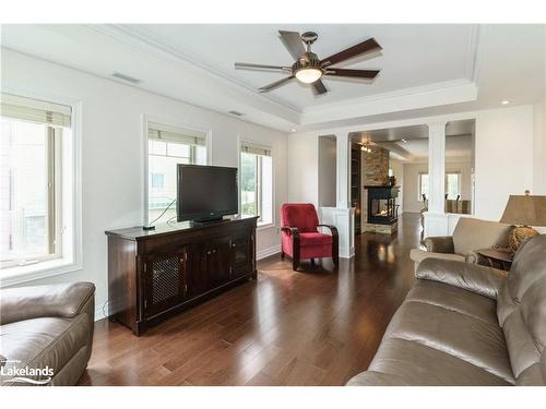 307-130 Steamship Bay Road, Gravenhurst, ON - Indoor Photo Showing Living Room