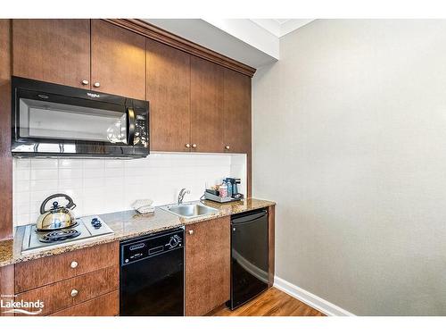 535-220 Gord Canning Drive, The Blue Mountains, ON - Indoor Photo Showing Kitchen