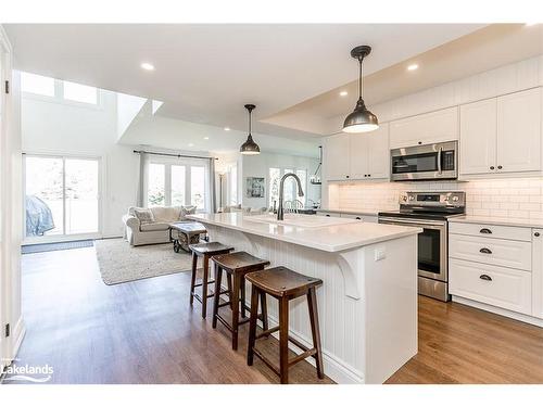 212-110 Fairway Court, The Blue Mountains, ON - Indoor Photo Showing Kitchen With Upgraded Kitchen