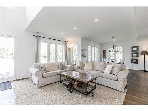 212-110 Fairway Court, The Blue Mountains, ON - Indoor Photo Showing Living Room