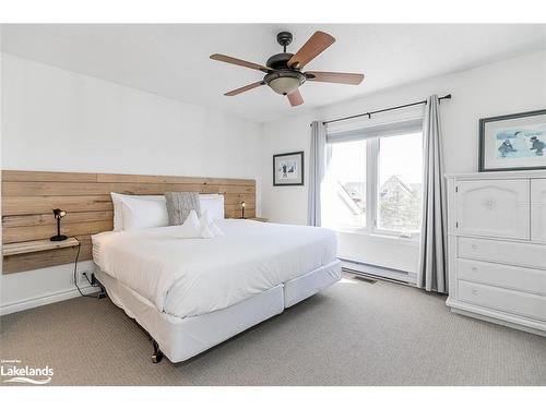 212-110 Fairway Court, The Blue Mountains, ON - Indoor Photo Showing Bedroom