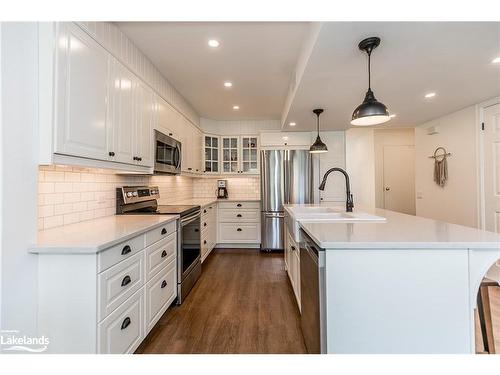 212-110 Fairway Court, The Blue Mountains, ON - Indoor Photo Showing Kitchen With Upgraded Kitchen