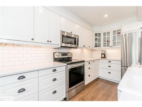 212-110 Fairway Court, The Blue Mountains, ON - Indoor Photo Showing Kitchen With Upgraded Kitchen