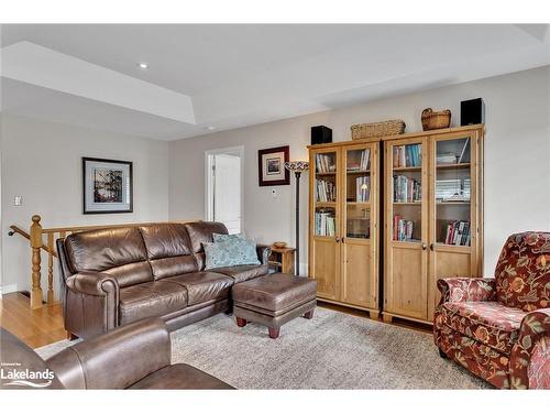 28 Liam Street, Lindsay, ON - Indoor Photo Showing Living Room