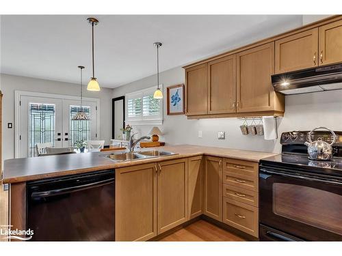 28 Liam Street, Lindsay, ON - Indoor Photo Showing Kitchen With Double Sink