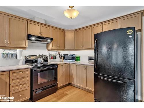 28 Liam Street, Lindsay, ON - Indoor Photo Showing Kitchen