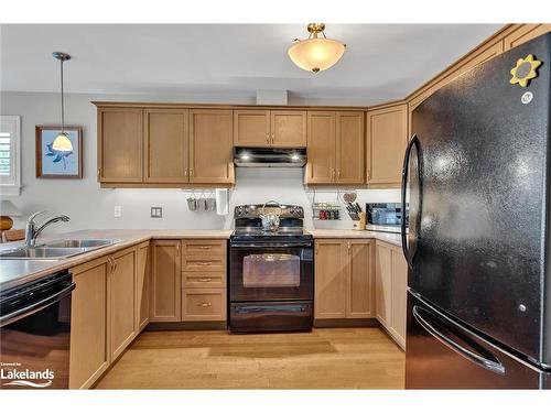 28 Liam Street, Lindsay, ON - Indoor Photo Showing Kitchen With Double Sink