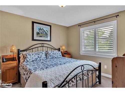 28 Liam Street, Lindsay, ON - Indoor Photo Showing Bedroom