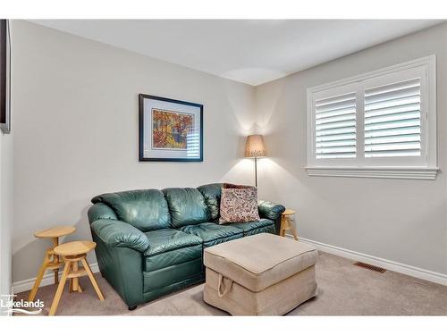 28 Liam Street, Lindsay, ON - Indoor Photo Showing Living Room