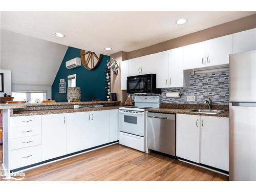 470 Oxbow Crescent, Collingwood, ON - Indoor Photo Showing Kitchen