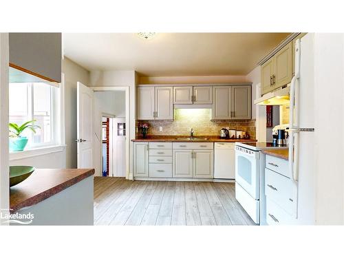 19 Locke Avenue, Stayner, ON - Indoor Photo Showing Kitchen