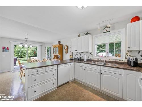 9 Ventnor Crescent, Wasaga Beach, ON - Indoor Photo Showing Kitchen