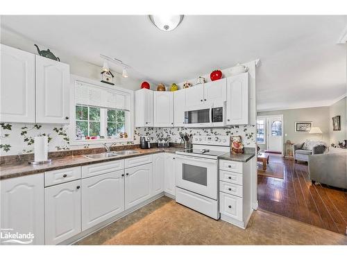 9 Ventnor Crescent, Wasaga Beach, ON - Indoor Photo Showing Kitchen With Double Sink