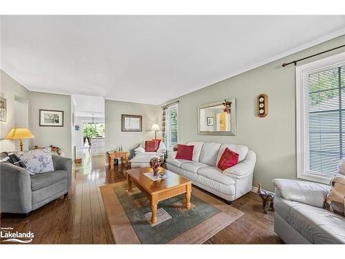 9 Ventnor Crescent, Wasaga Beach, ON - Indoor Photo Showing Living Room