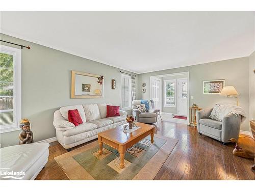 9 Ventnor Crescent, Wasaga Beach, ON - Indoor Photo Showing Living Room