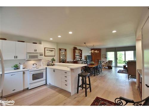 567 Oxbow Crescent, Collingwood, ON - Indoor Photo Showing Kitchen