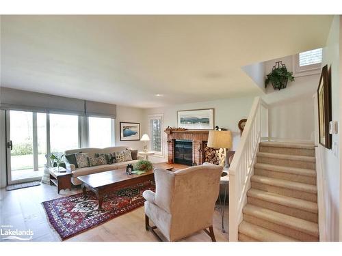 567 Oxbow Crescent, Collingwood, ON - Indoor Photo Showing Living Room With Fireplace