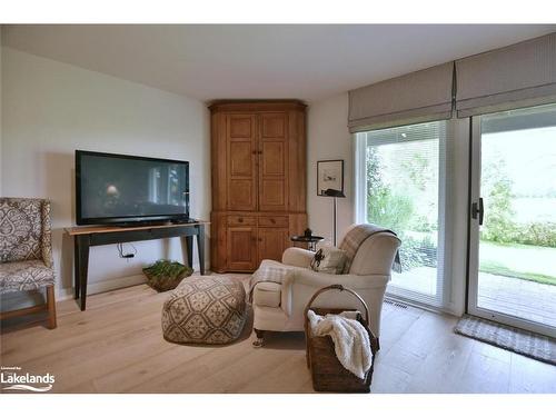 567 Oxbow Crescent, Collingwood, ON - Indoor Photo Showing Living Room