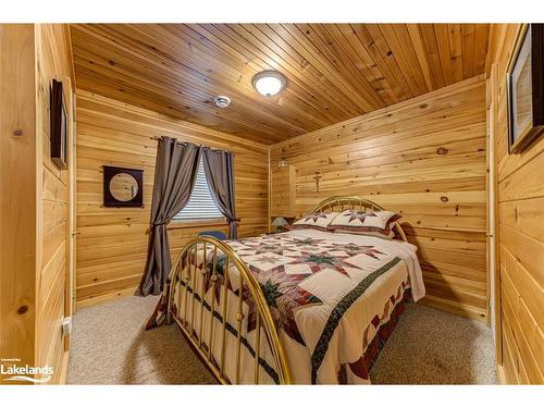 44 Cabin Crescent, Wasaga Beach, ON - Indoor Photo Showing Bedroom