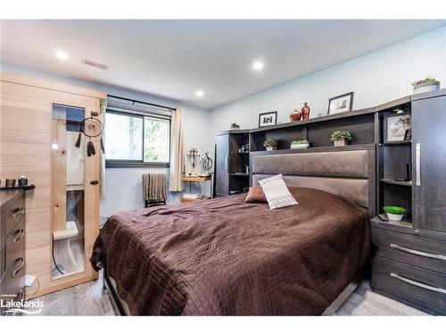 2071 Craig Road, Innisfil, ON - Indoor Photo Showing Bedroom