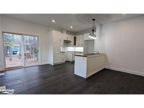 29 Rue Camille, Tiny, ON - Indoor Photo Showing Kitchen