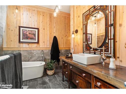 9319 County Rd 503, Gooderham, ON - Indoor Photo Showing Bathroom